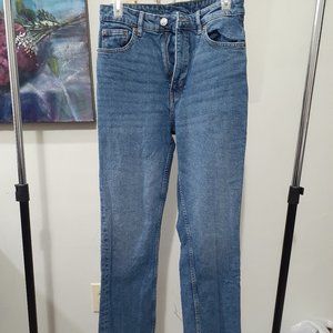High-Waisted Jeans